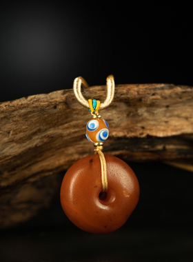 藏传老古珠〓收藏级绝美红皮老藏蜡琥珀饼子平安扣吊坠项链收藏品