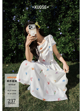 阔色法式斜肩吊带碎花连衣裙子女2026春夏季新款白色海边度假长裙