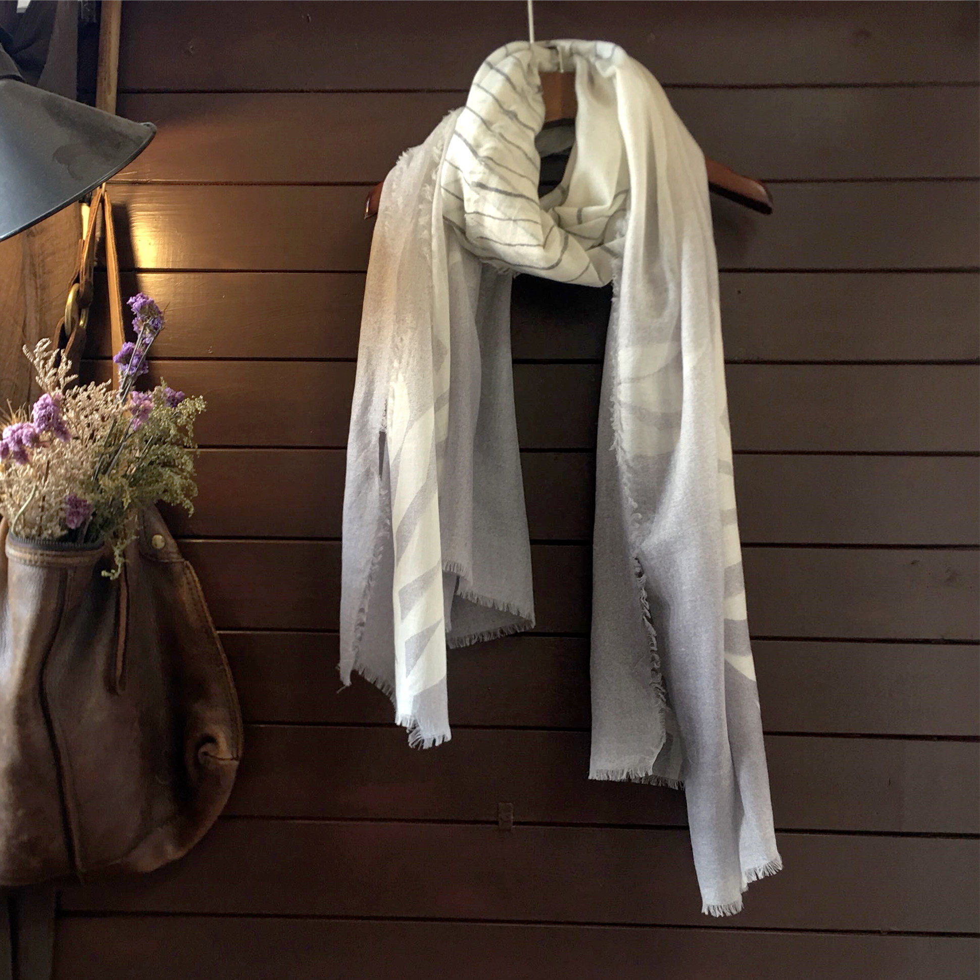 羊毛100%围巾女夏春秋冬舒适柔软高端纱巾花卉印花披肩薄款