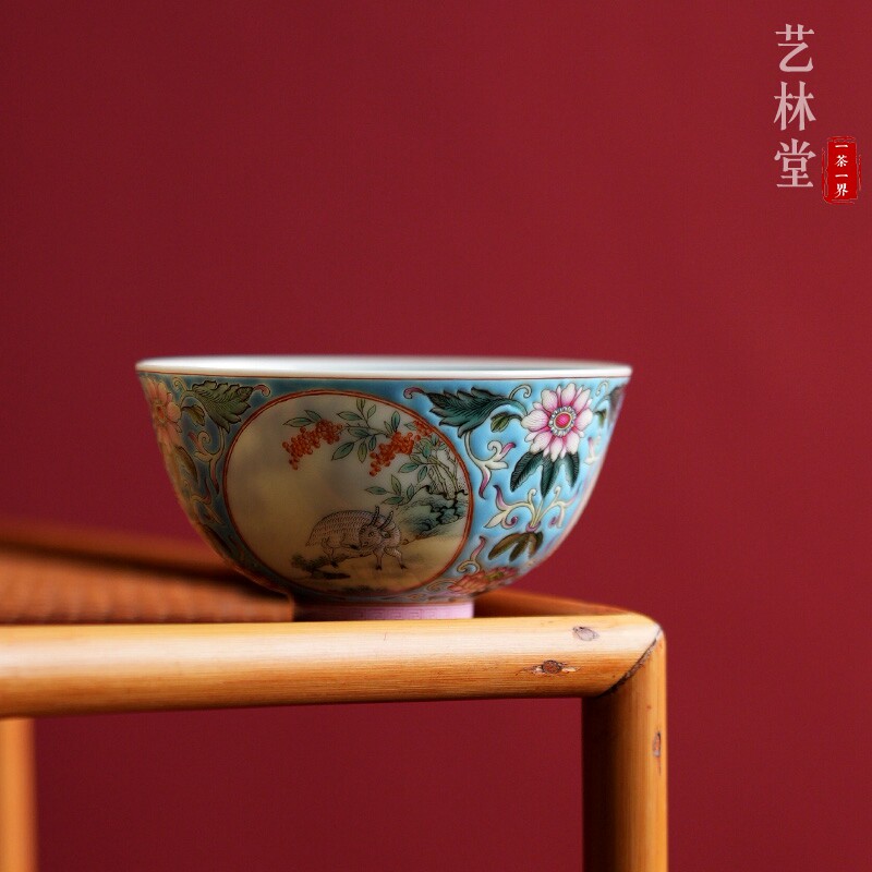 艺林堂志粉彩开窗三羊开泰小宫杯