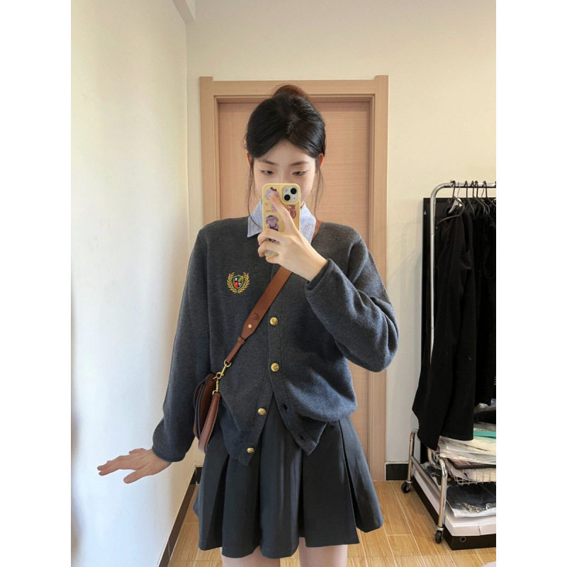 英伦风羊绒开衫女圆领春季学院刺绣金属扣宽松羊毛针织衫毛衣