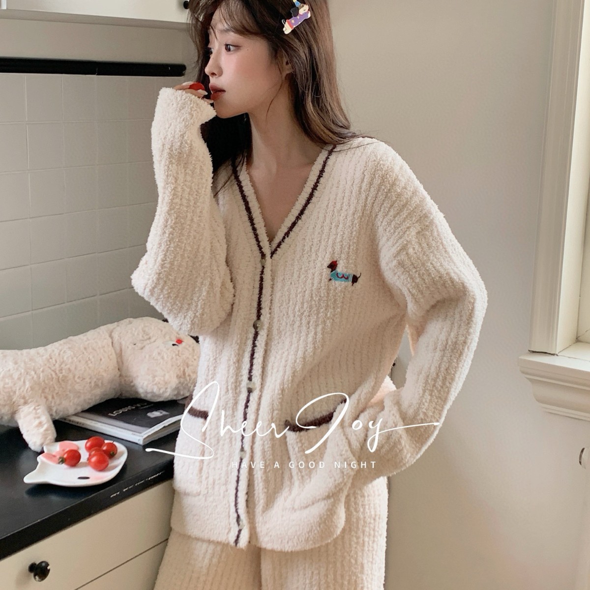 冬季新品甜美可爱刺绣腊肠狗软绵绵睡衣 V领开衫加厚半边绒家居服