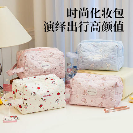 三丽鸥HelloKitty绗缝手提化妆包大容量便携旅行收纳包少女风女包