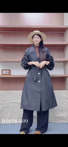 芮娜依莲9858大码风衣拼接皮外套女胖mm中长款200斤女装新款上衣