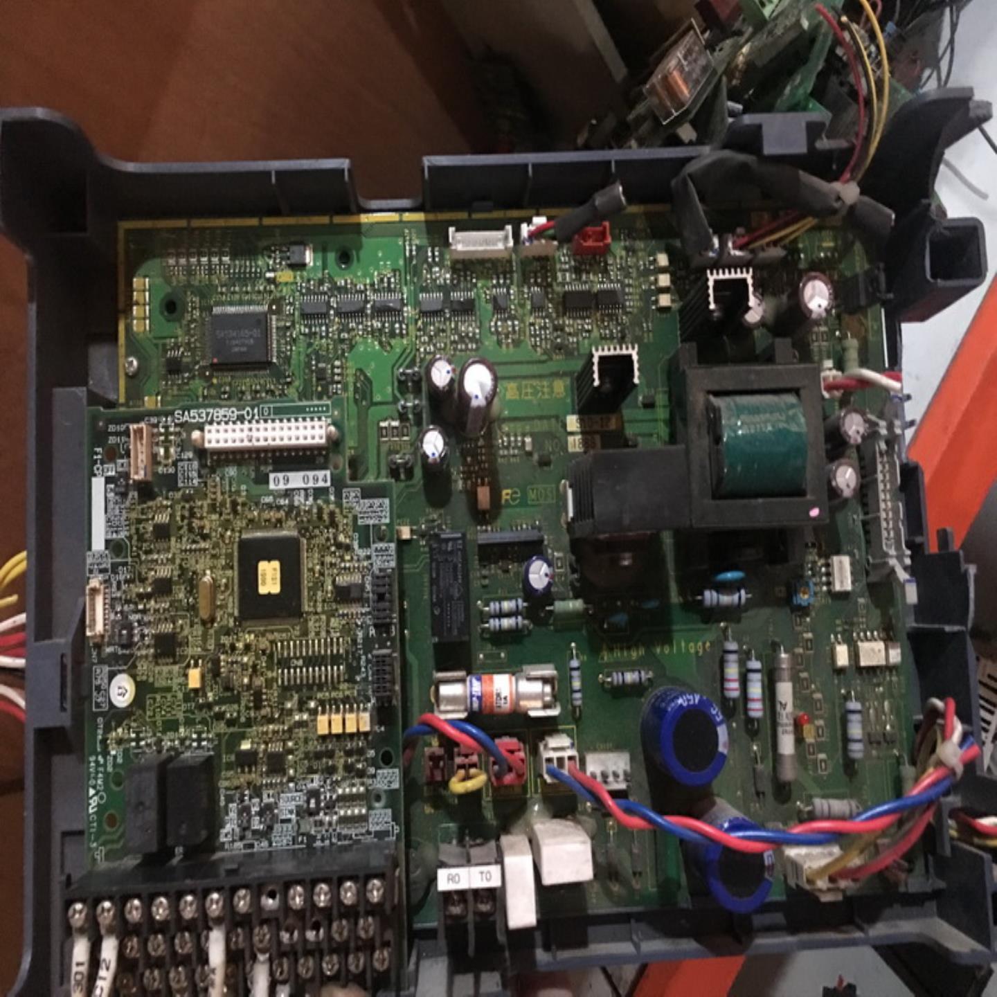 富士变频器F1S和VP-ECO主板cpu板io控制板SA537859-01-03和F1-CP