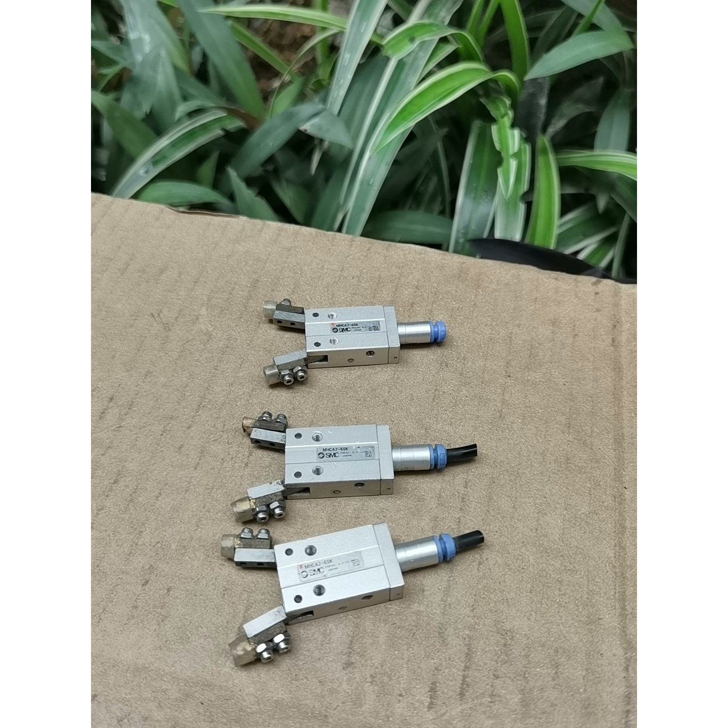 SMC MHCA2-6SK手指气缸支点开闭型气爪