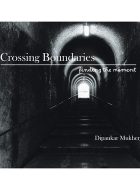 预订 Crossing Boundaries: Finding the Moment: 9781779627742
