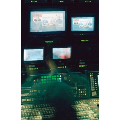 预订 Sophie Huguenot: Television: Artistic Research Into the Staging of News on Television 2011-2019: 9783959058544