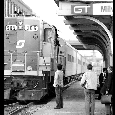 预订 Passenger Train Photographs: Taken in Michigan and Ontario During the Last Quarter of the Twentieth Century - All i