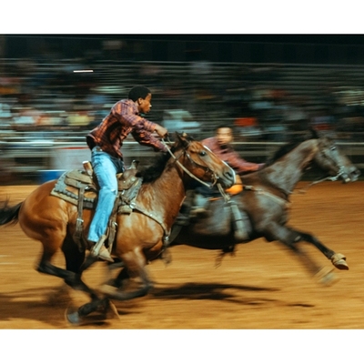 预订 Eight Seconds: Black Rodeo Culture: Photographs by Ivan McClellan: Photographs by Ivan McClellan 八秒：黑色牛仔竞技