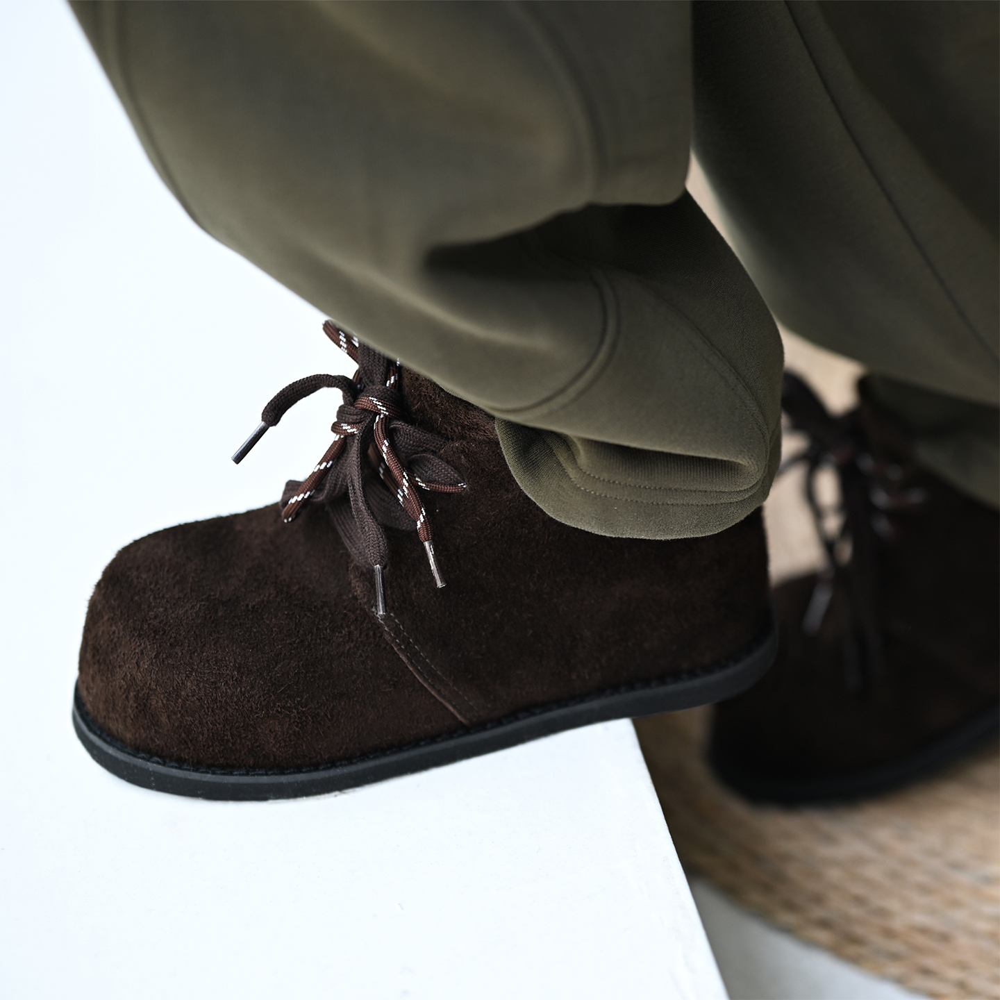 大圆头内增高双色系带短靴女