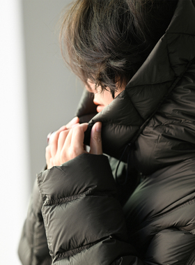 Y20585 气质通勤连帽抽绳宽松大版拉链加厚轻型羽绒服女 米兰宣言