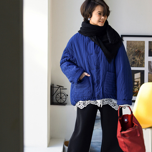 F77880 米兰宣言 通勤简约圆领条纹肌理感茧型宝蓝色加厚棉服女冬