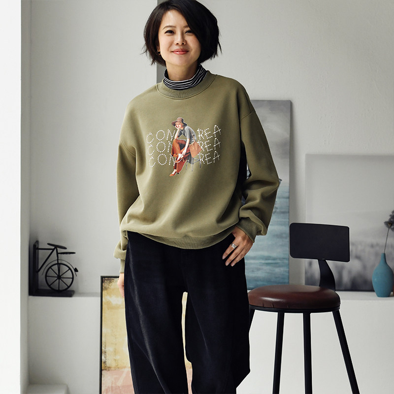 条纹拼接加绒宽松半高领印花卫衣