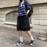 黑色