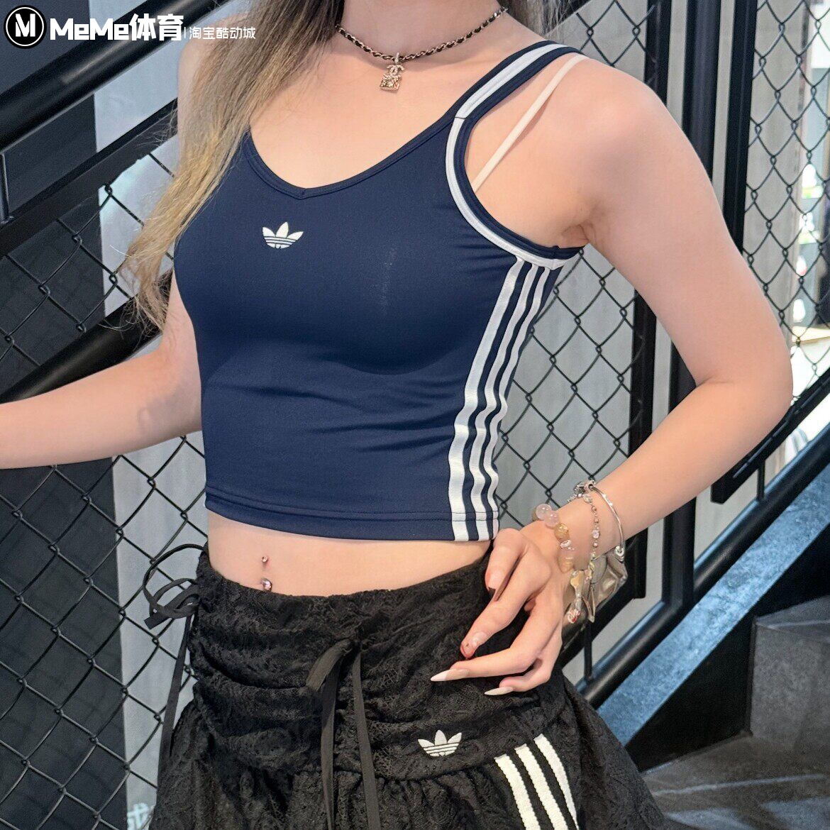 阿迪达斯三叶草女装2026秋款深蓝三条杠吊带辣妹风外穿背心KY8135