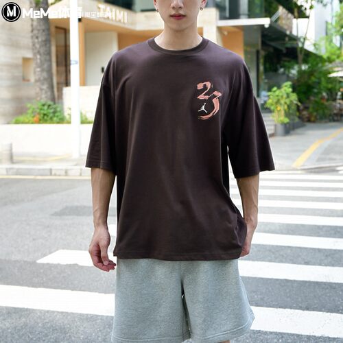 耐克男装2026秋款深咖色印花半袖落肩宽松日常百搭T恤IQ7287-220