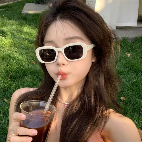 白色框墨镜女高级感ins网红复古
