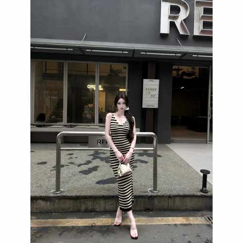 AWMUMU绝美辣妹条纹V领吊带洋装女夏季收腰显瘦复古性感长裙子