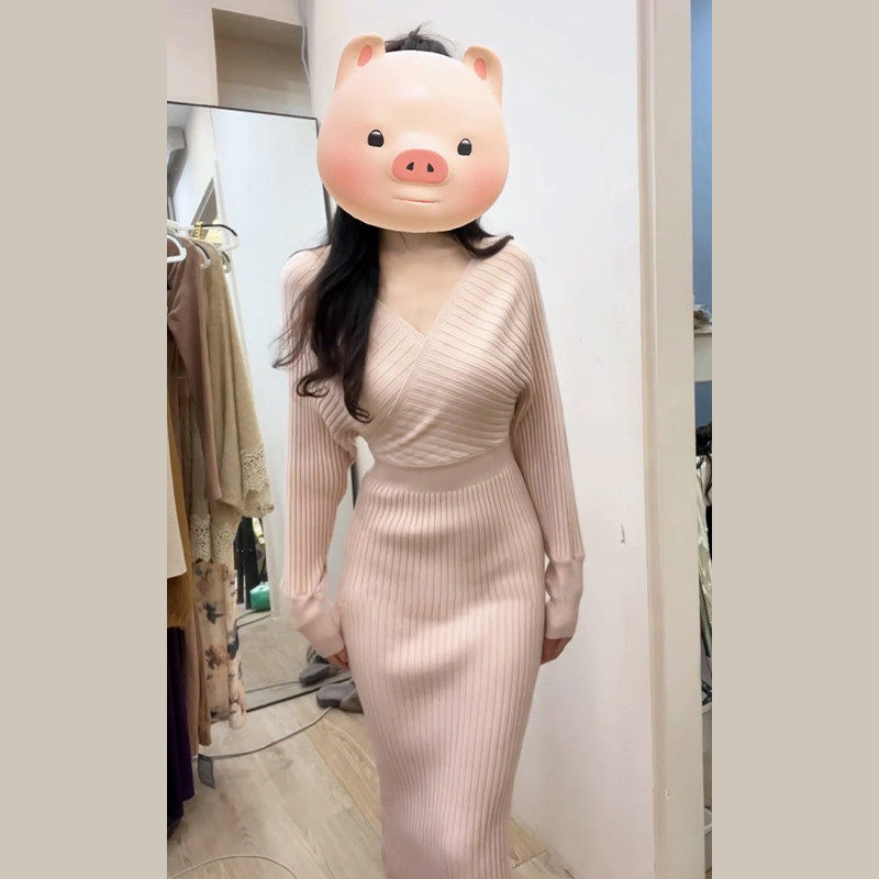 性感纯欲粉色v领针织连衣裙子女秋冬季2025新款修身收腰包臀长裙,个性定制/设计服务/DIY,棉服工装,淘宝优惠券,粉丝福利购,淘宝优惠卷