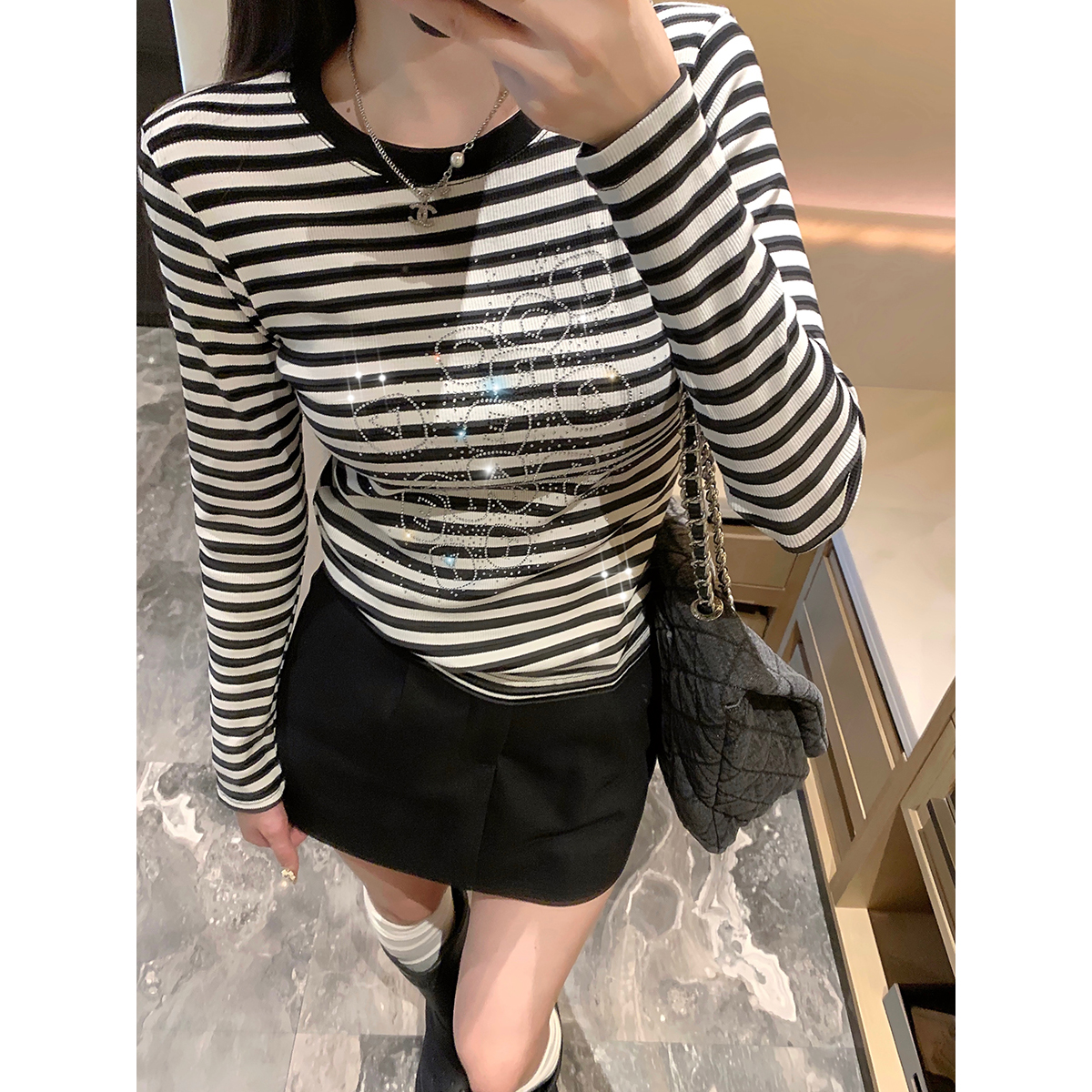庄大泥 黑白条纹字母烫钻长袖