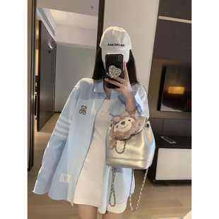 庄大泥 2026春季薄款 淡蓝色刺绣小熊四条杆衬衫女