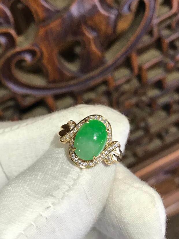 满绿翡翠戒指18k黄金钻石镶嵌叉臂女士戒指  武汉名吉专业制作