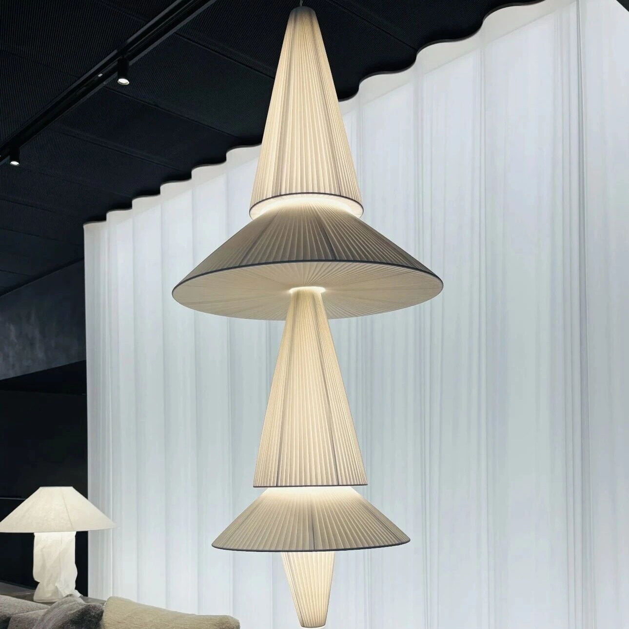 现代简约竹编客厅吊灯多层锥形灯罩米白色装饰灯具