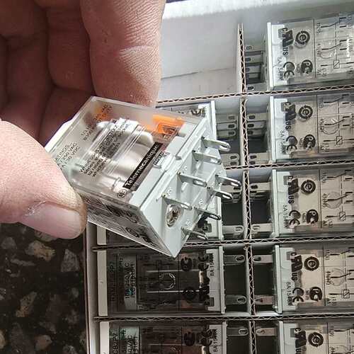 {议价}全新施耐德插拔式继电器，型号RXM2CB2P7,