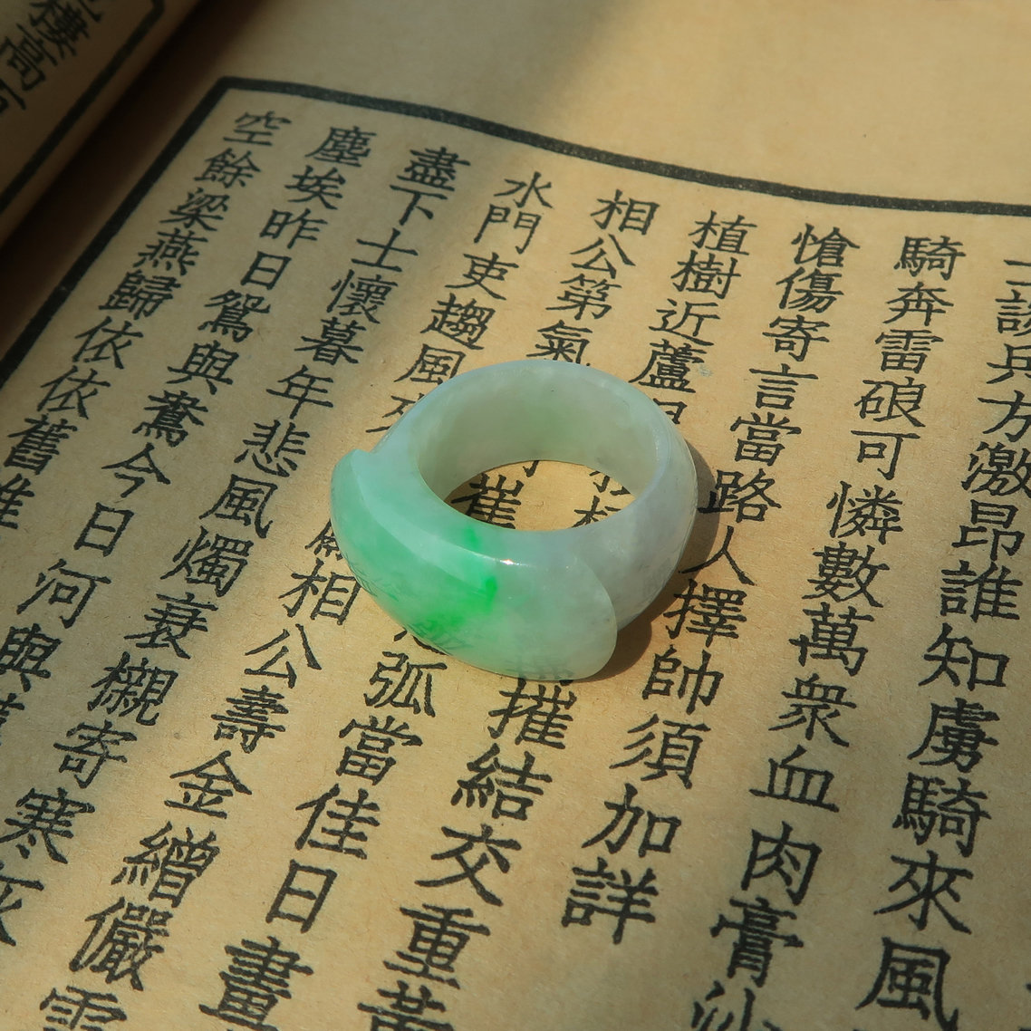 缅甸老坑天然阳绿翡翠马鞍戒指