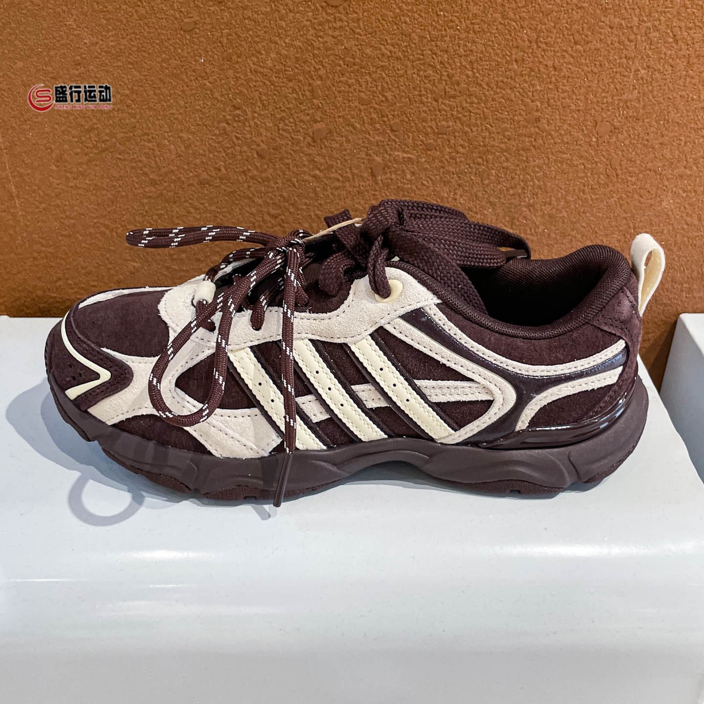 Adidas阿迪达斯女鞋2026年冬季复古舒适耐磨运动休闲薄底鞋LA4341