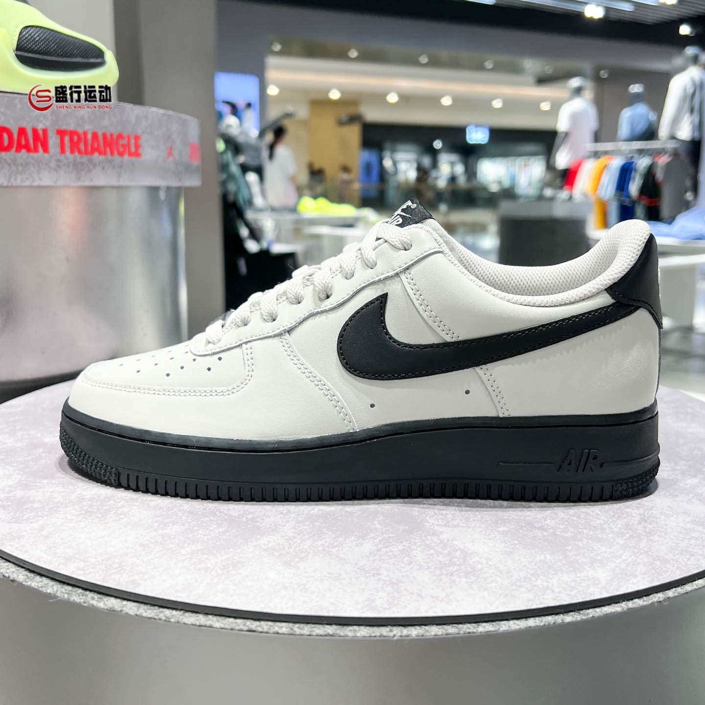 Nike耐克男鞋2026秋新款Air Force1'07经典运动鞋 FJ4146-005-134