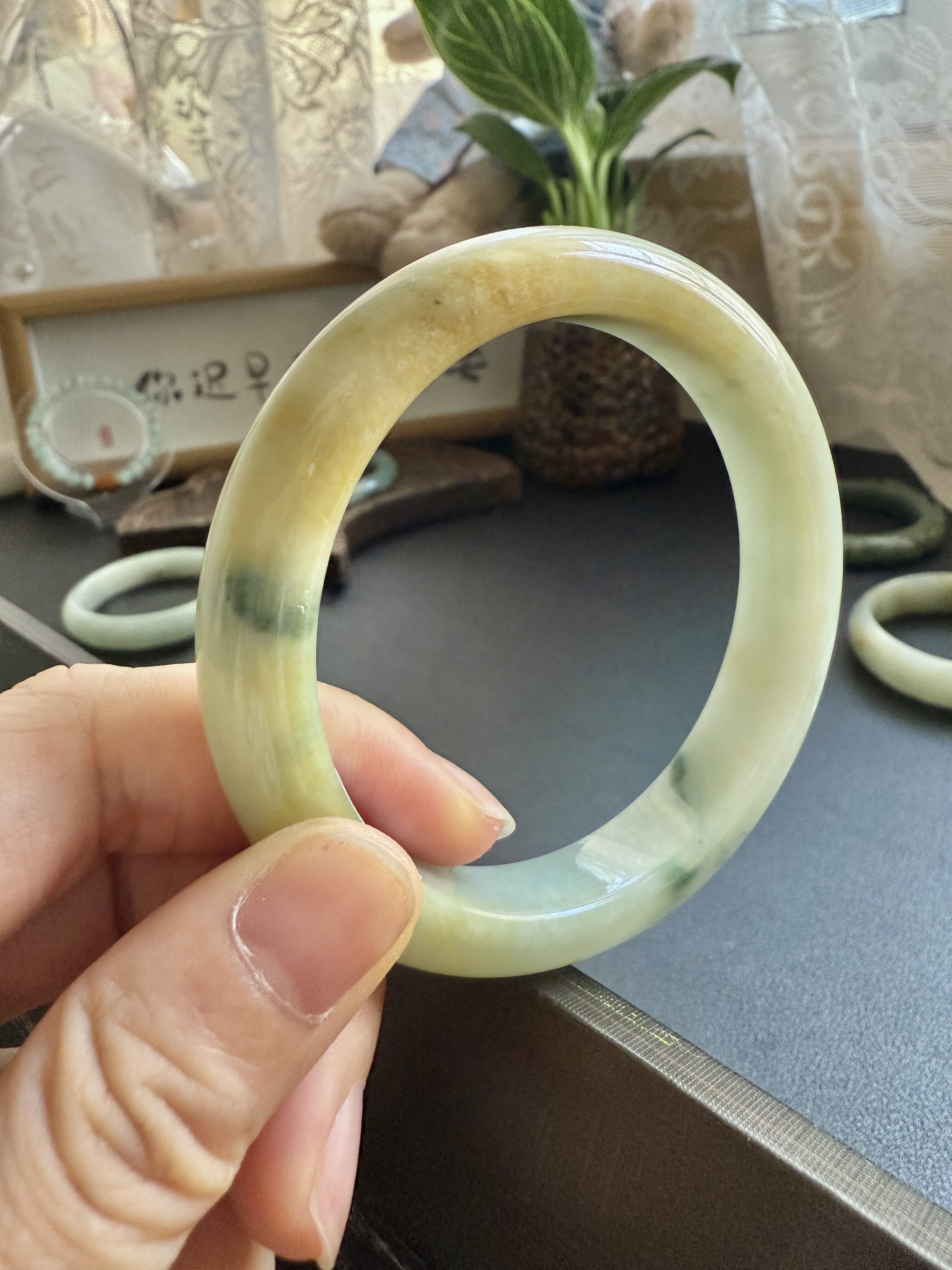 【葵】天然缅a 翡翠手镯 有证书  58.5-12.3-8.7 完整可鉴赏