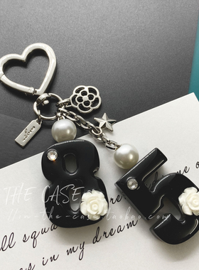 InTheCase 洋气时髦感黑白山茶花水钻字母定制礼物钥匙扣挂件包邮