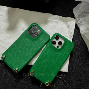 InTheCase 祖母绿复古时髦iphone16ProMax荔枝皮纹质感带环金银挂孔可挂链条半包手机壳硬壳适用于苹果 经典