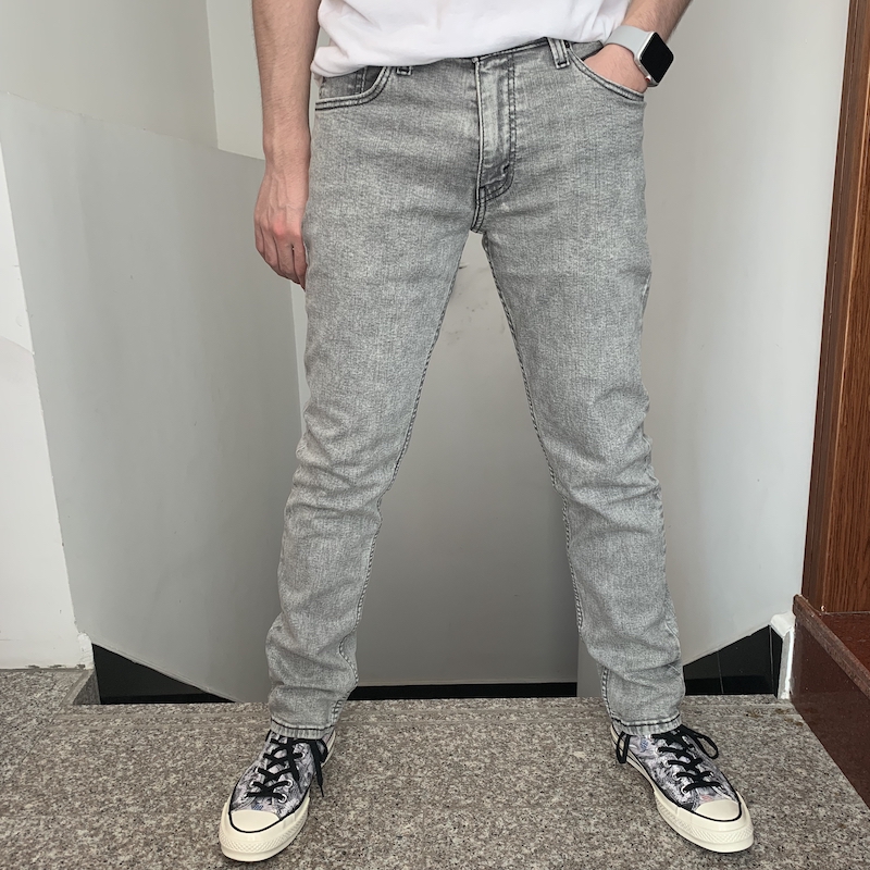 浅灰色水洗修身牛仔裤现货