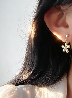 高级感饱鼓鼓金色花朵蚊香盘耳夹女无痛无耳洞精致轻奢百搭耳饰新
