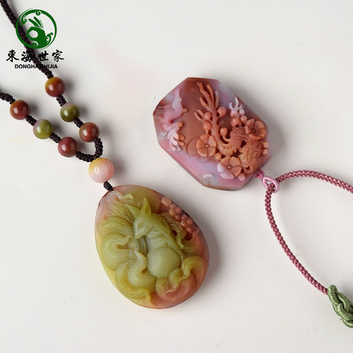 东海世家盐源玛瑙雕刻吊坠