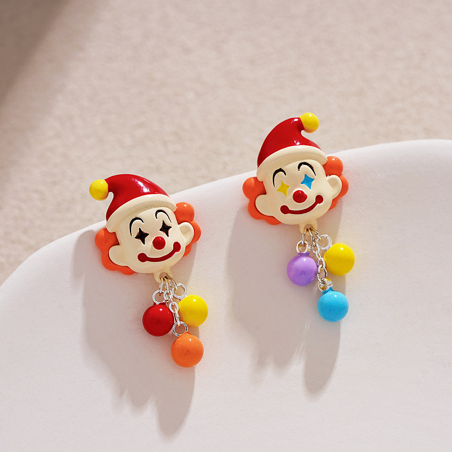 可爱甜美小丑耳环彩色珠子流苏卡通短款小耳坠独特设计感小众耳饰