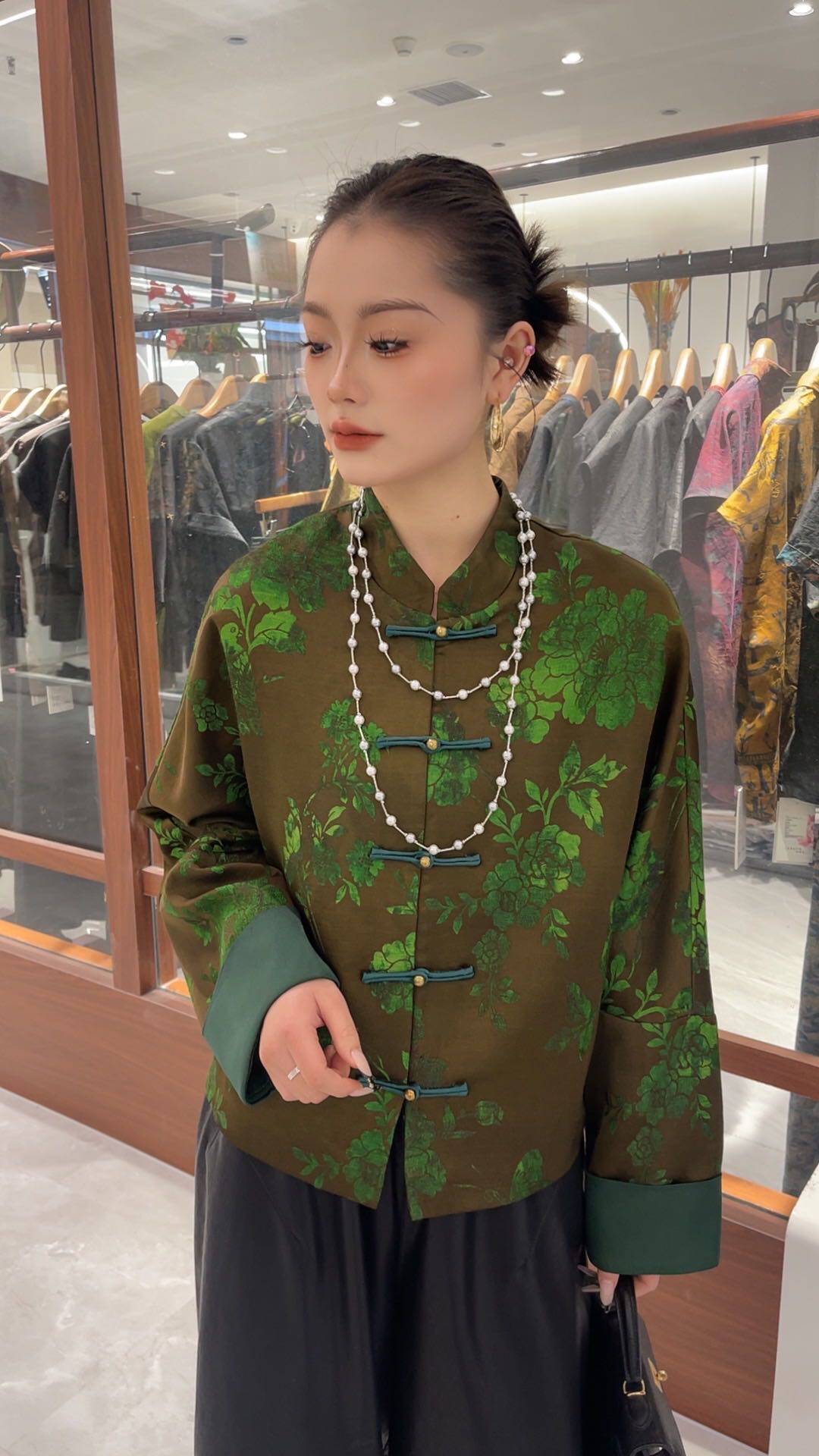国风复古短外套女2026秋季新款盘扣立领提花印花新中式妈妈装上衣