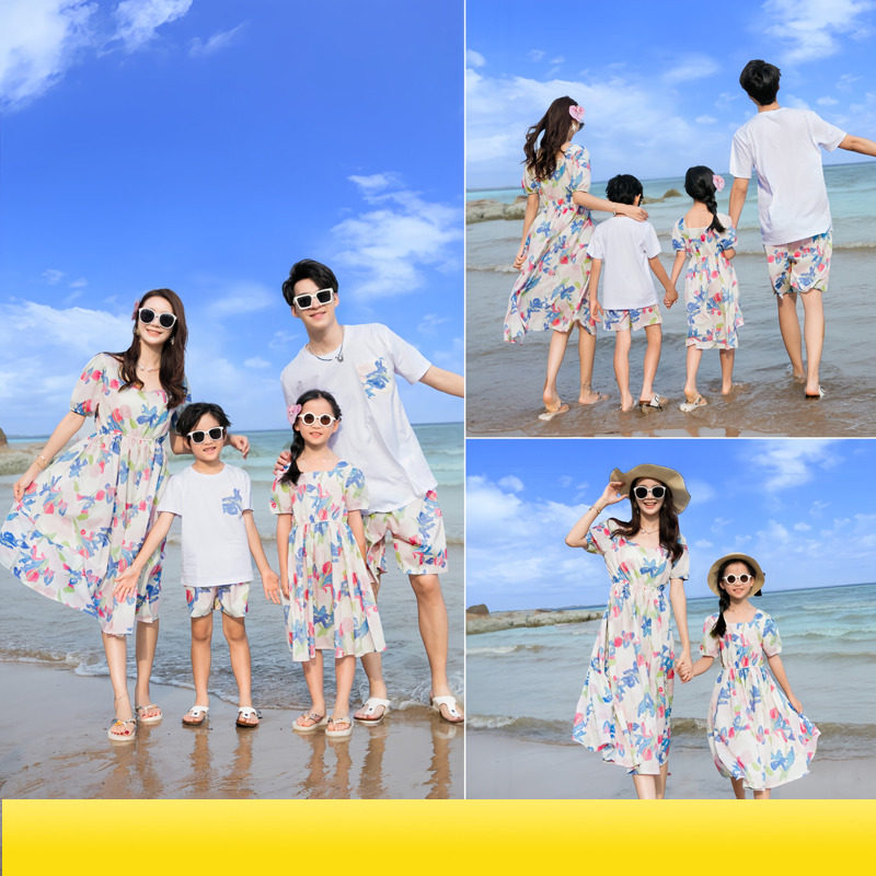 亲子装2025新款夏装一家三四口海边度假波西米亚母女沙滩连衣裙潮