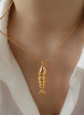 欧美小众设计款好运锦鲤吊坠项链高级感轻奢百搭灵动锁骨链毛衣链