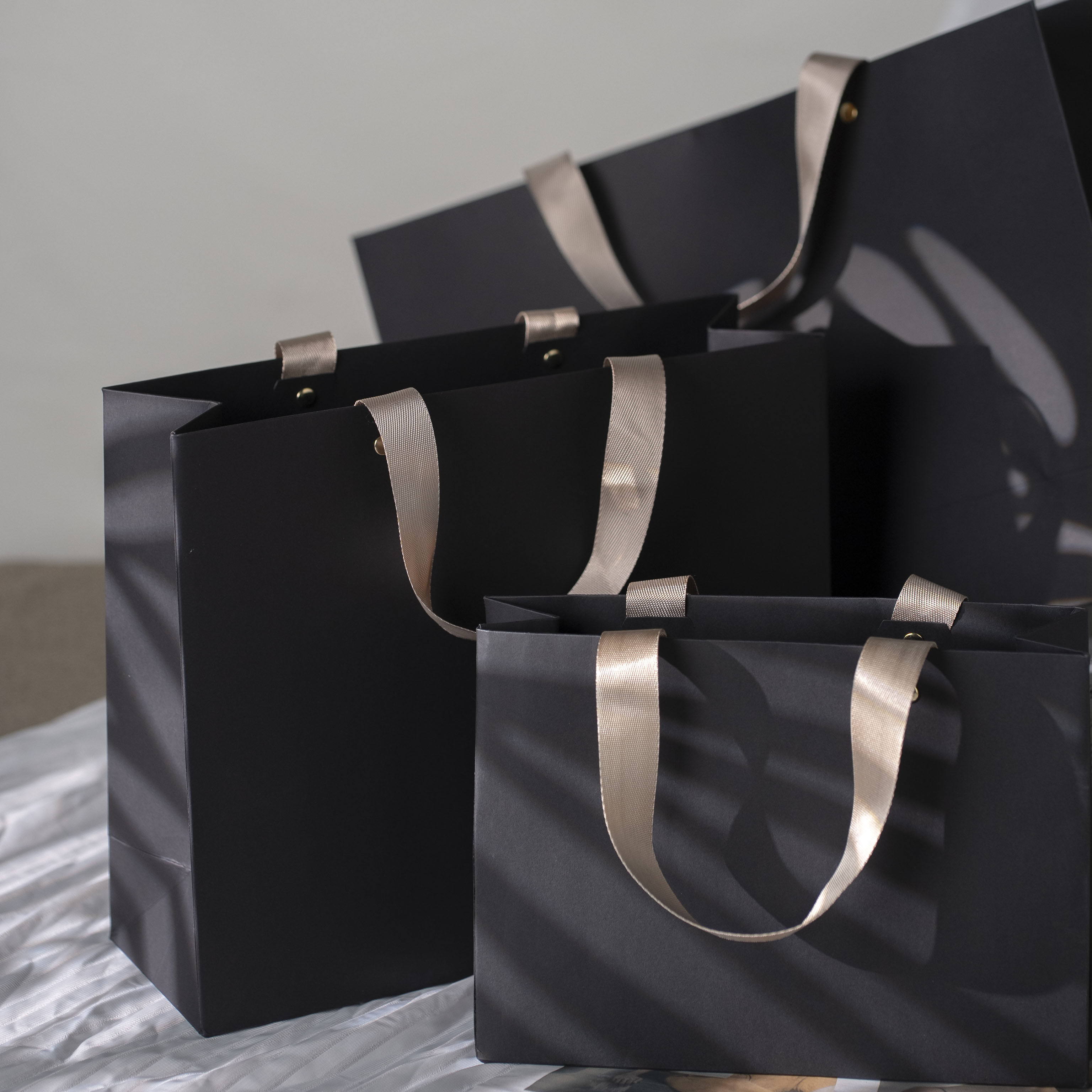 高级感礼品袋加厚烫金商务手提袋定制LOGO购物袋礼品包装袋纸袋