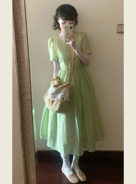 甜美清新绿色波点短袖连衣裙女夏季新款度假风收腰显瘦气质长裙