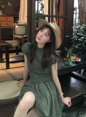 复古度假风绿色波点连衣裙女夏季小个子泡泡袖收腰显瘦A字短裙