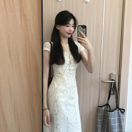 茶歇法式蕾丝拼接V领碎花连衣裙女夏季温柔风气质收腰显瘦A字长裙