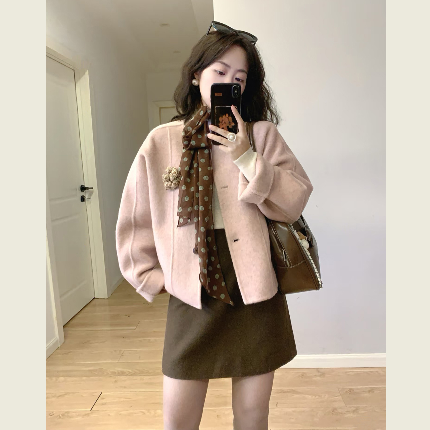 粉色圆领减龄短款呢子大衣