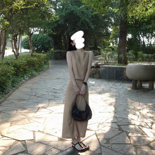 轻熟优雅风卡其色套装女夏季简约气质无袖上衣直筒半身裙两件套