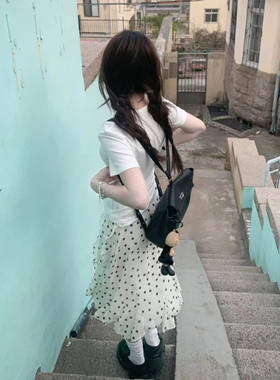 温柔度假风时尚套装女夏季白色修身T恤不规则波点半身裙两件套
