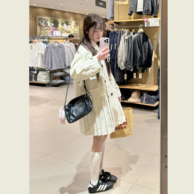 杏色翻领双排扣减龄风衣